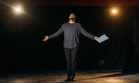 Líderes, os atores à volta da mesa